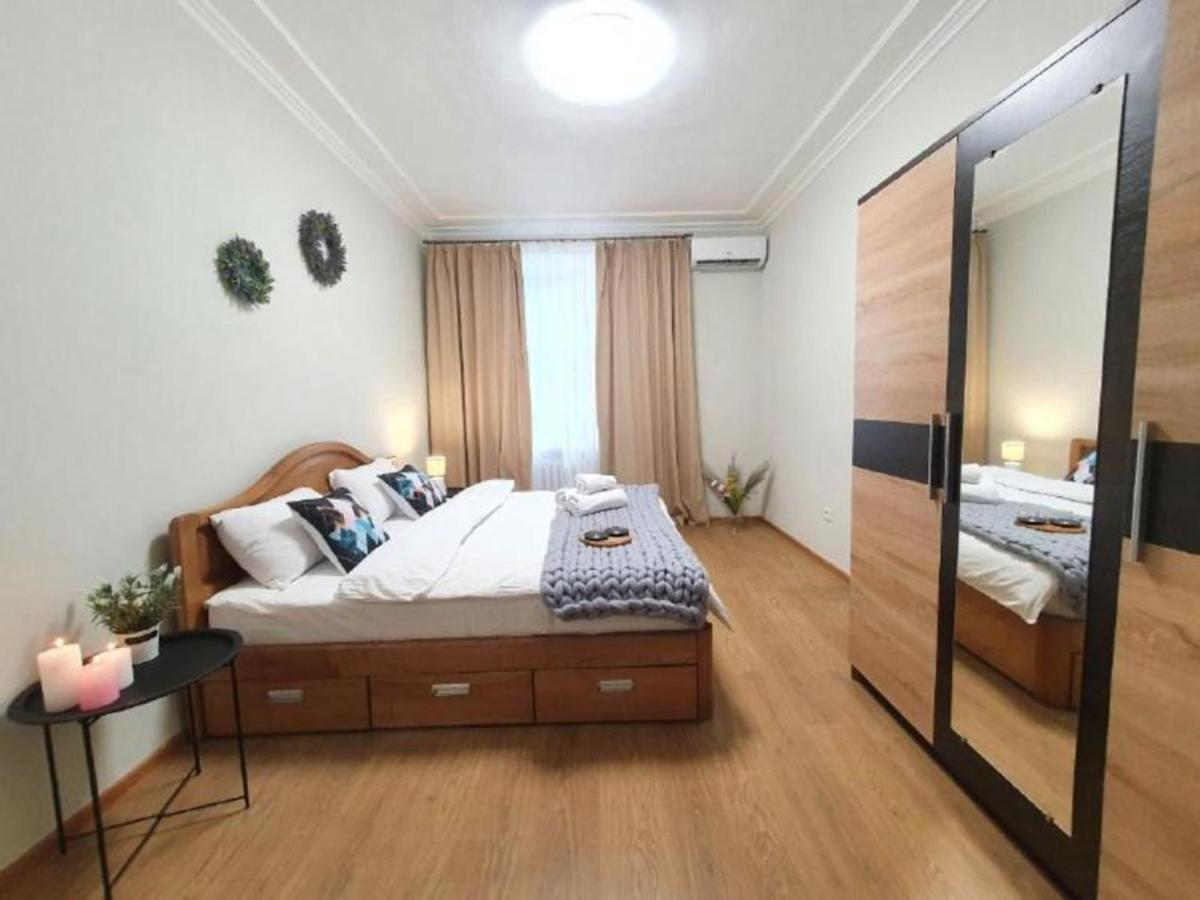 Inn Home Apartments In Kiev Center Esterno foto