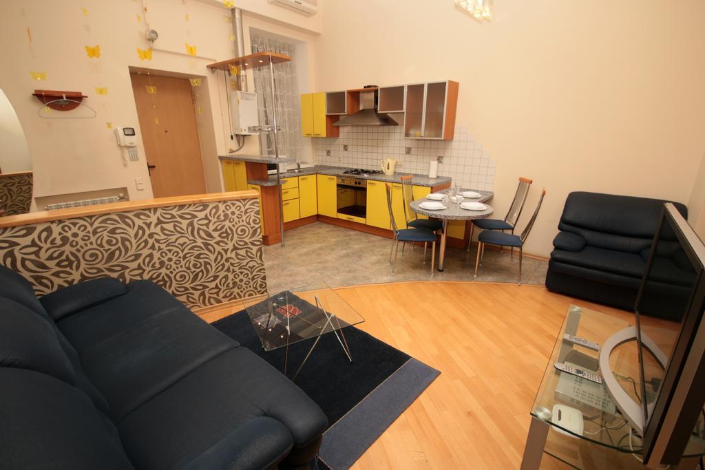Inn Home Apartments In Kiev Center Esterno foto