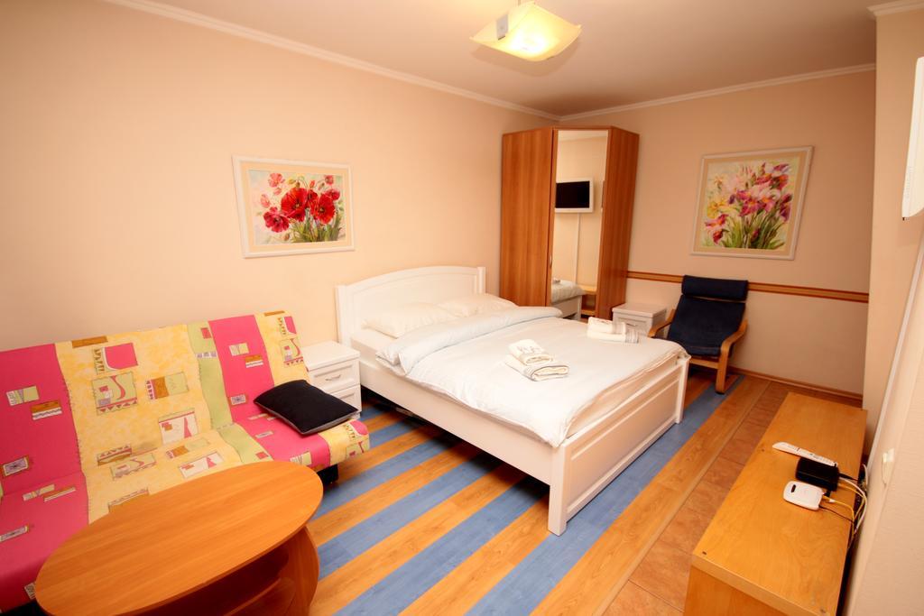 Inn Home Apartments In Kiev Center Esterno foto